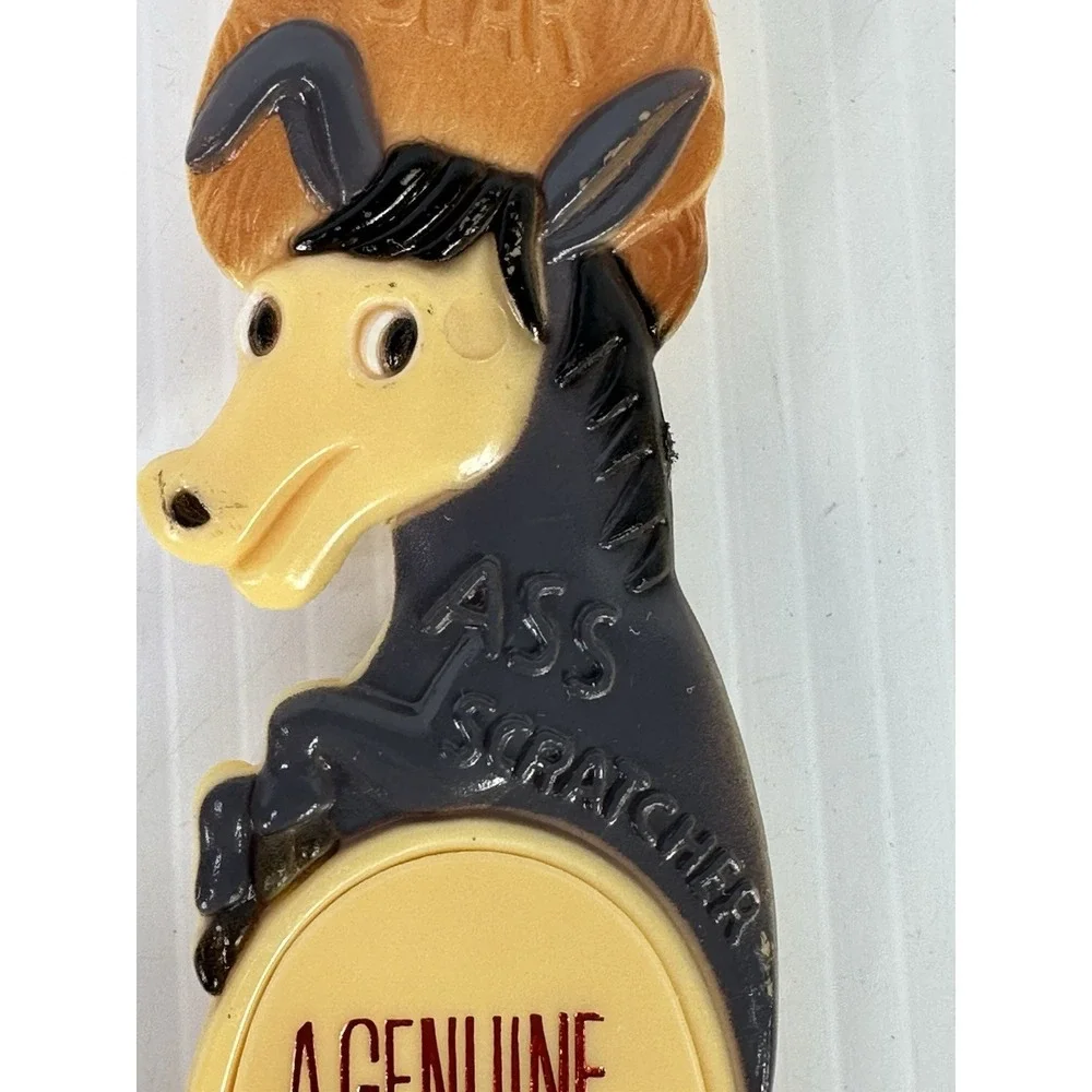 FUNNY 1980 VINTAGE SPENCER GIFTS A GENUINE BEAR ASS BACK SCRATCHER IN BOX
